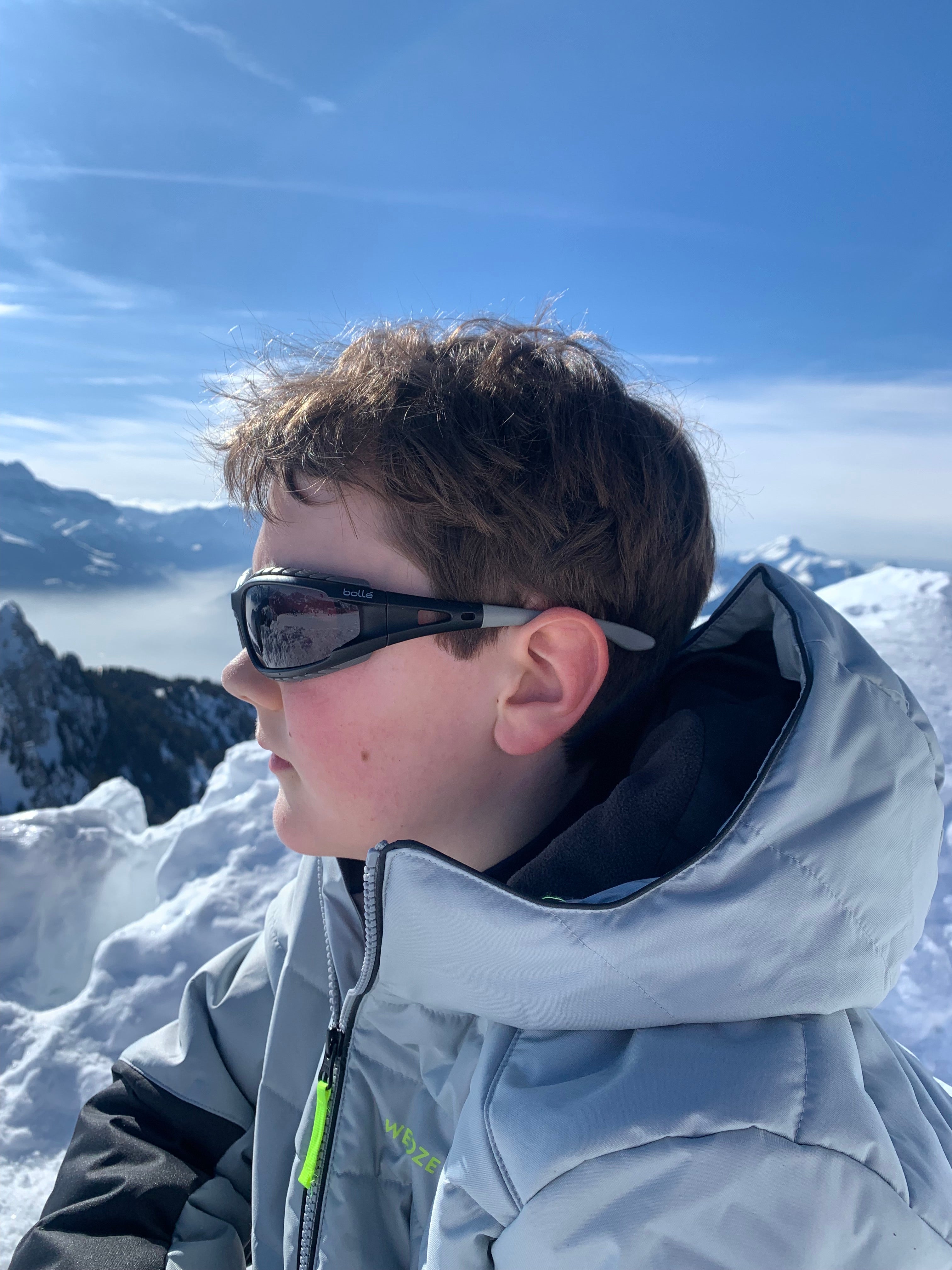 Wraparound cycling glasses and sunglasses