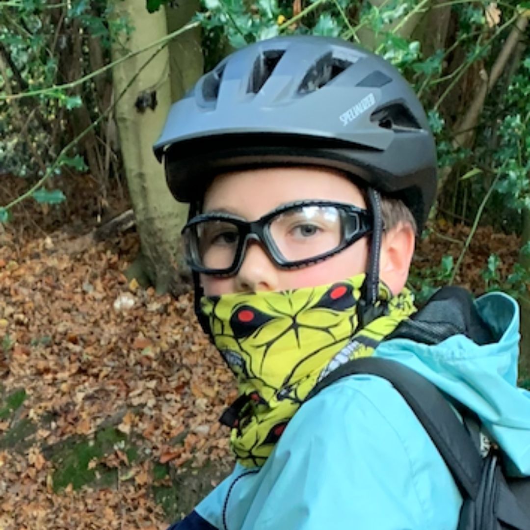 Wraparound cycling glasses